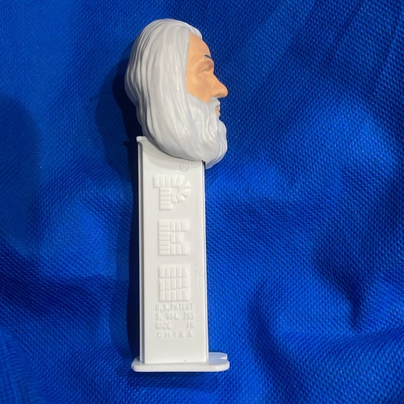 The Lord of the Rings PEZ Collectible - Gandalf (Grey & White) #C8 1113930 - Picture 10 of 17